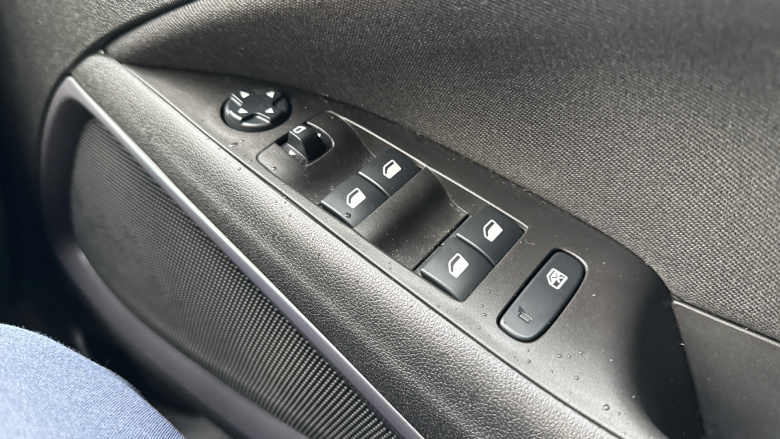 Vauxhall Crossland 1.2 Design 5dr Petrol Hatchback